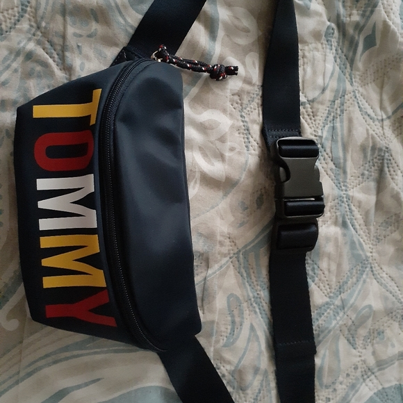 Tommy Hilfiger Fanny Pack - Picture 1 of 3